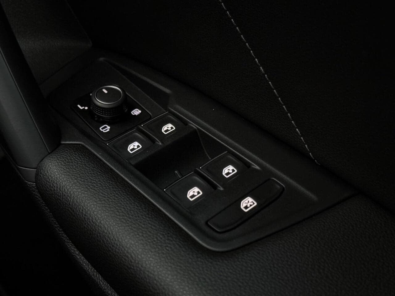 Volkswagen Tiguan thumbnail Misc Controls