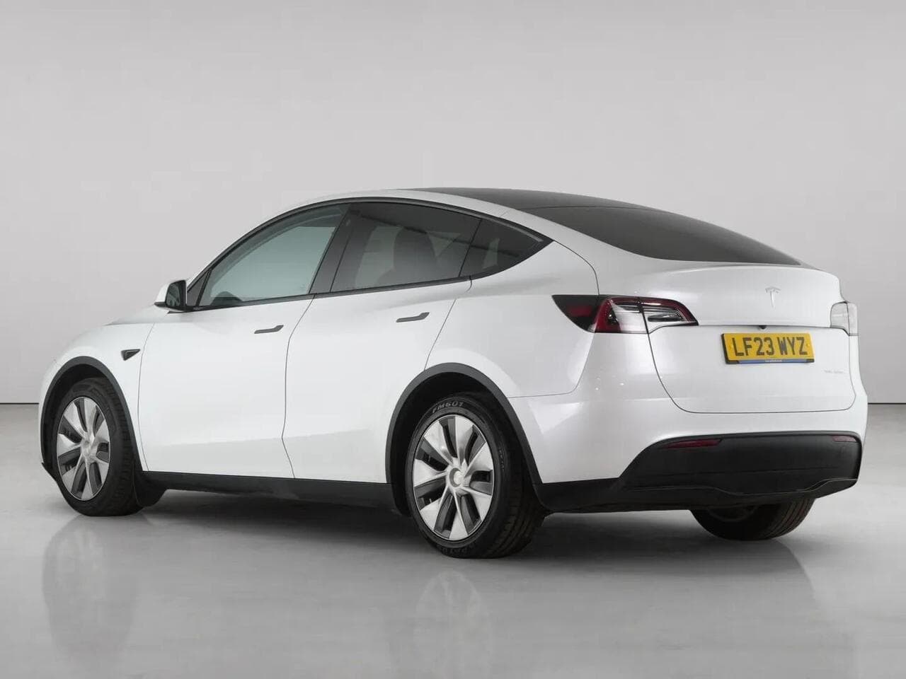Tesla Model Y thumbnail Rear Left