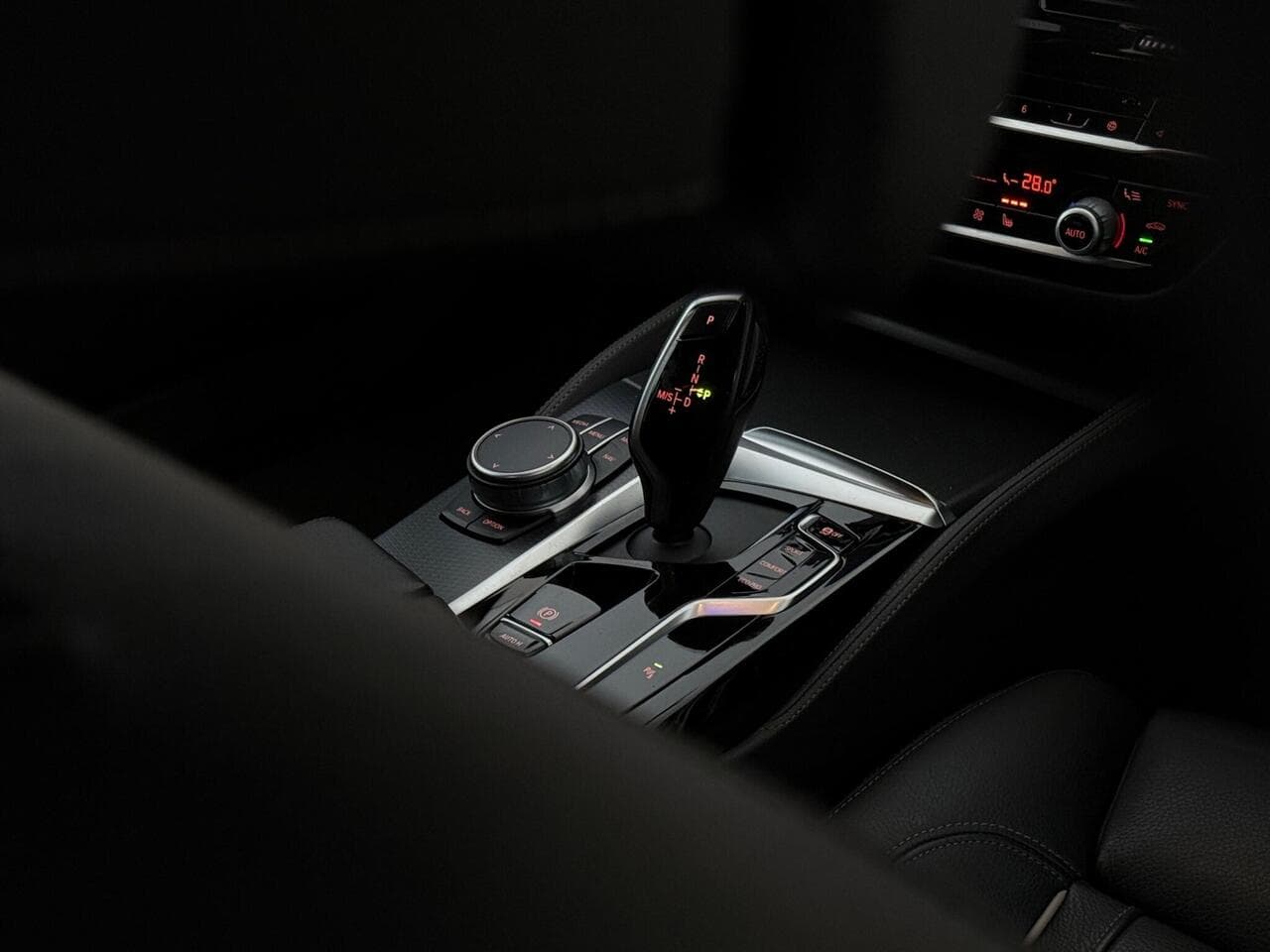 BMW 5 Series thumbnail Interior Front