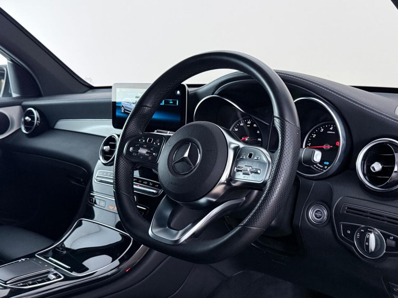 Mercedes-Benz GLC thumbnail Interior Front