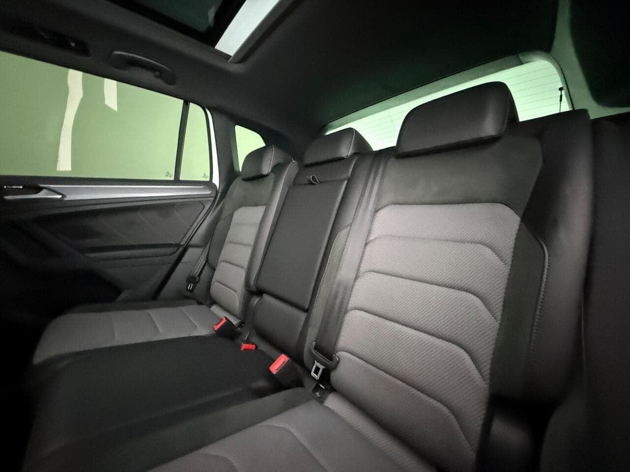 Volkswagen Tiguan thumbnail Seats Rear