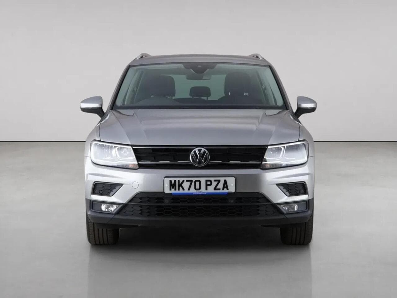 Volkswagen Tiguan thumbnail Front