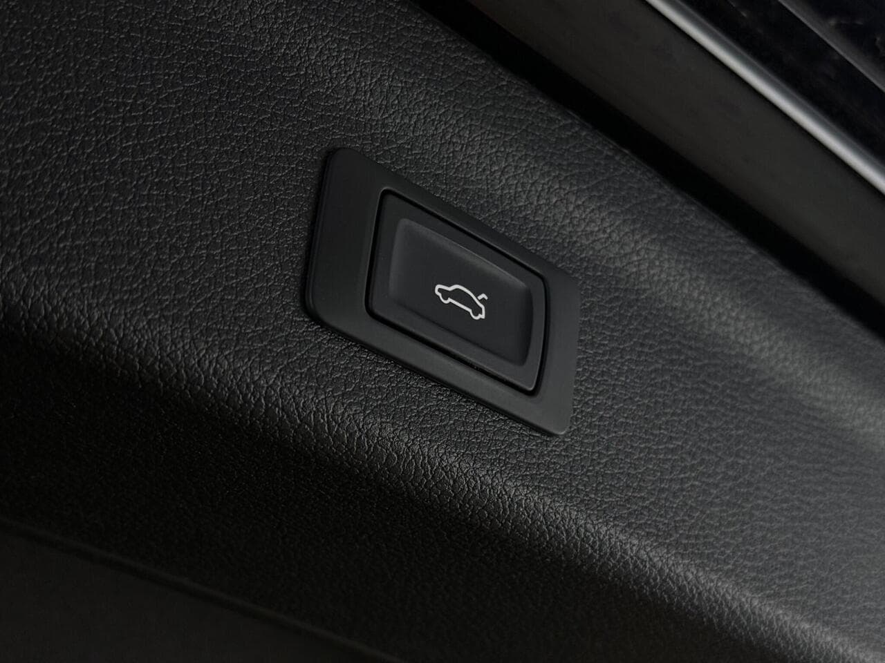 Audi Q3 thumbnail Misc Controls