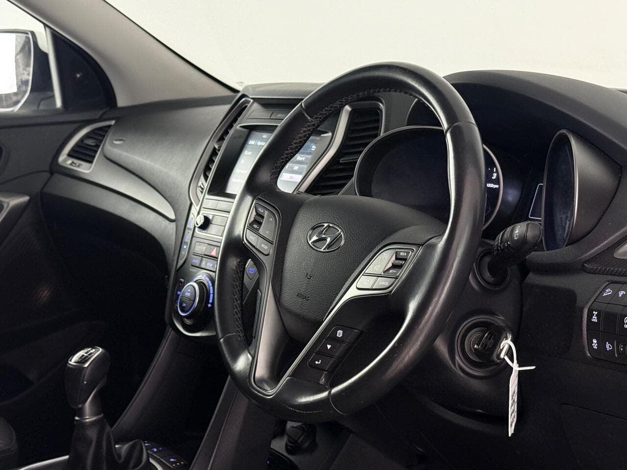 Hyundai Santa Fe thumbnail Interior Front