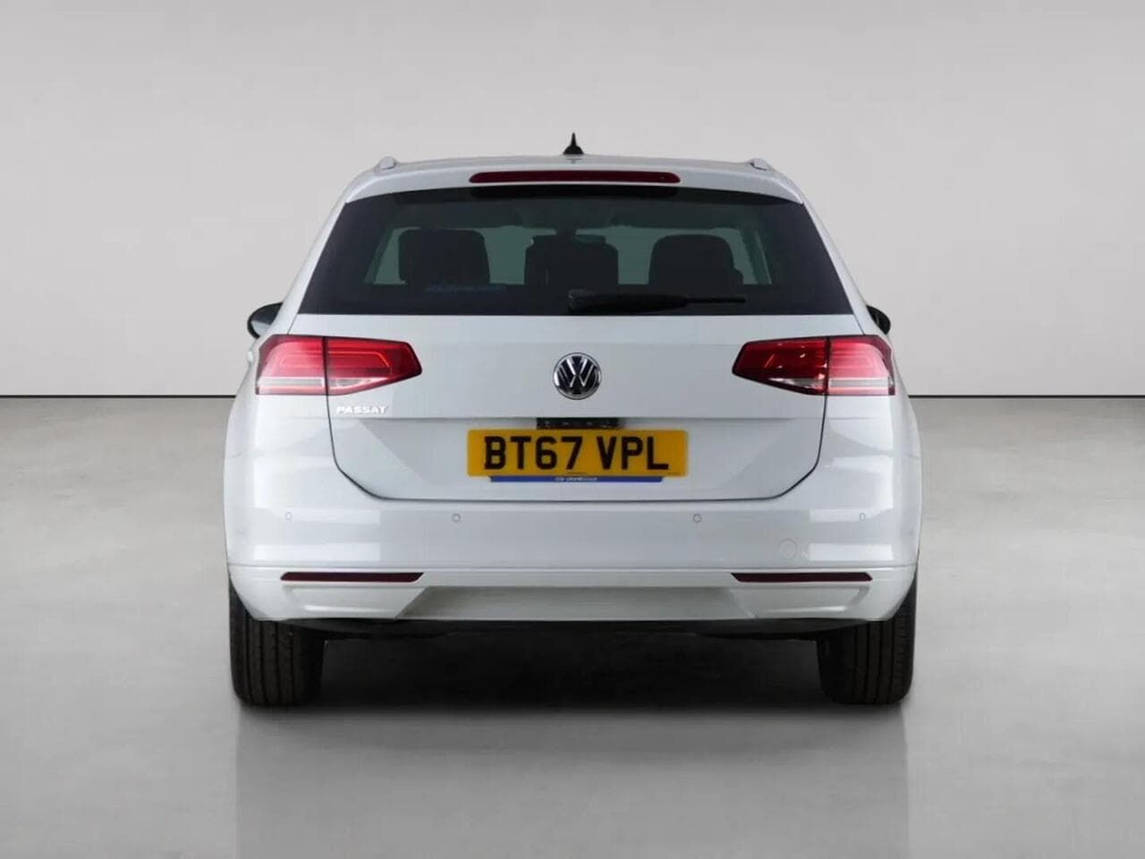 Volkswagen Passat thumbnail Rear