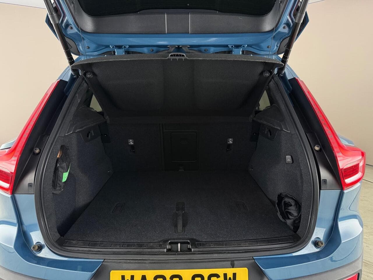 Volvo XC40 thumbnail Boot