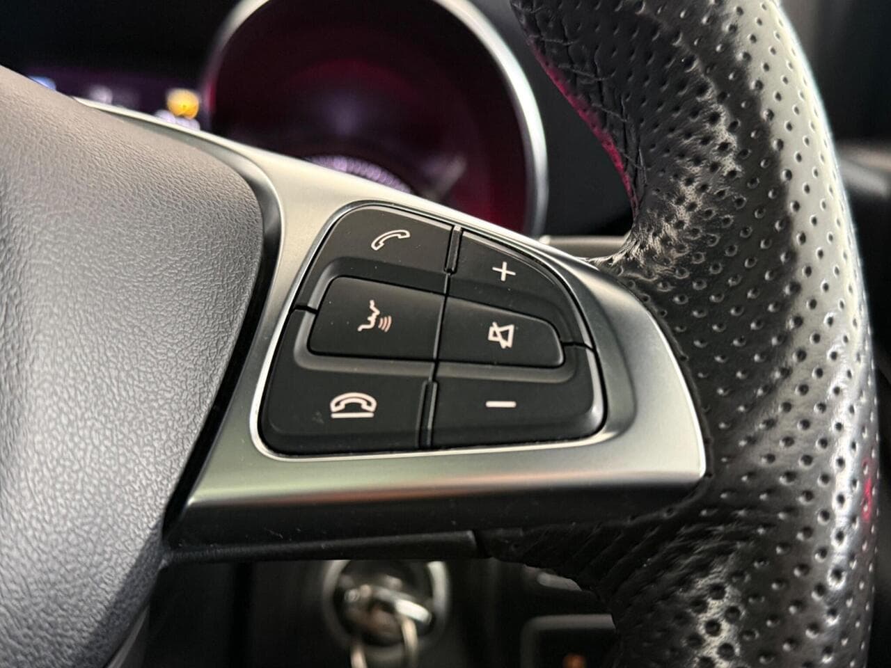 Mercedes-Benz GLC thumbnail Misc Controls