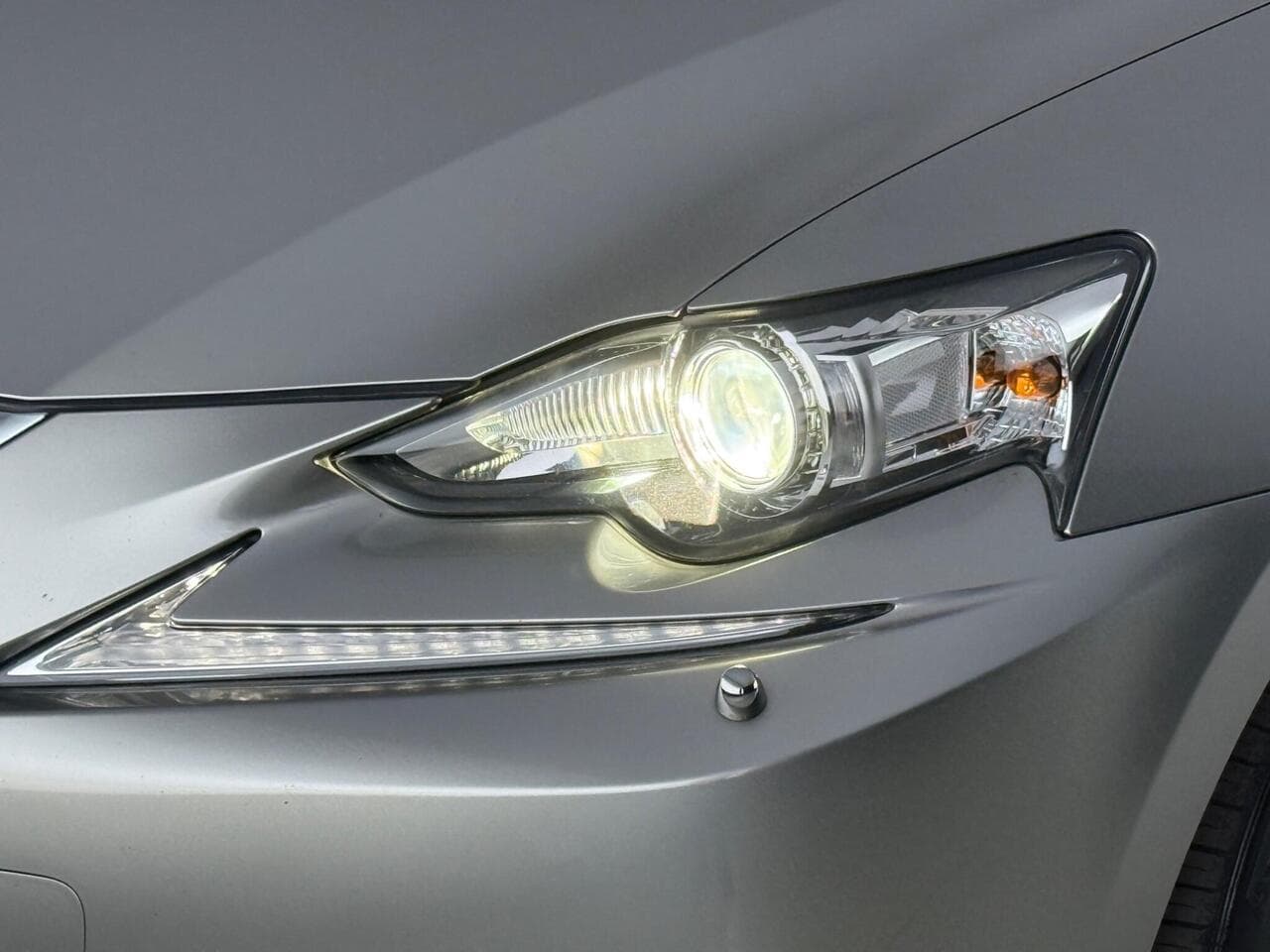Lexus IS thumbnail Lights Front