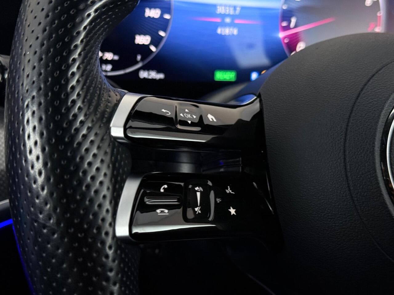 Mercedes-Benz C Class thumbnail Misc Controls