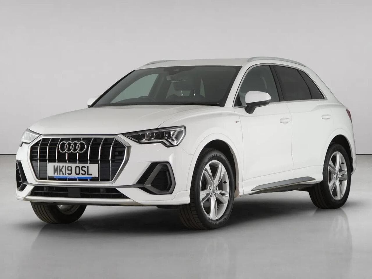 Audi Q3 thumbnail Front Left