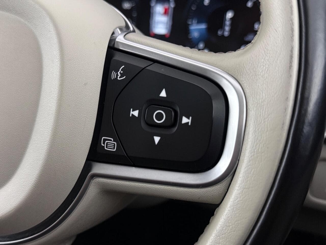 Volvo XC60 thumbnail Misc Controls