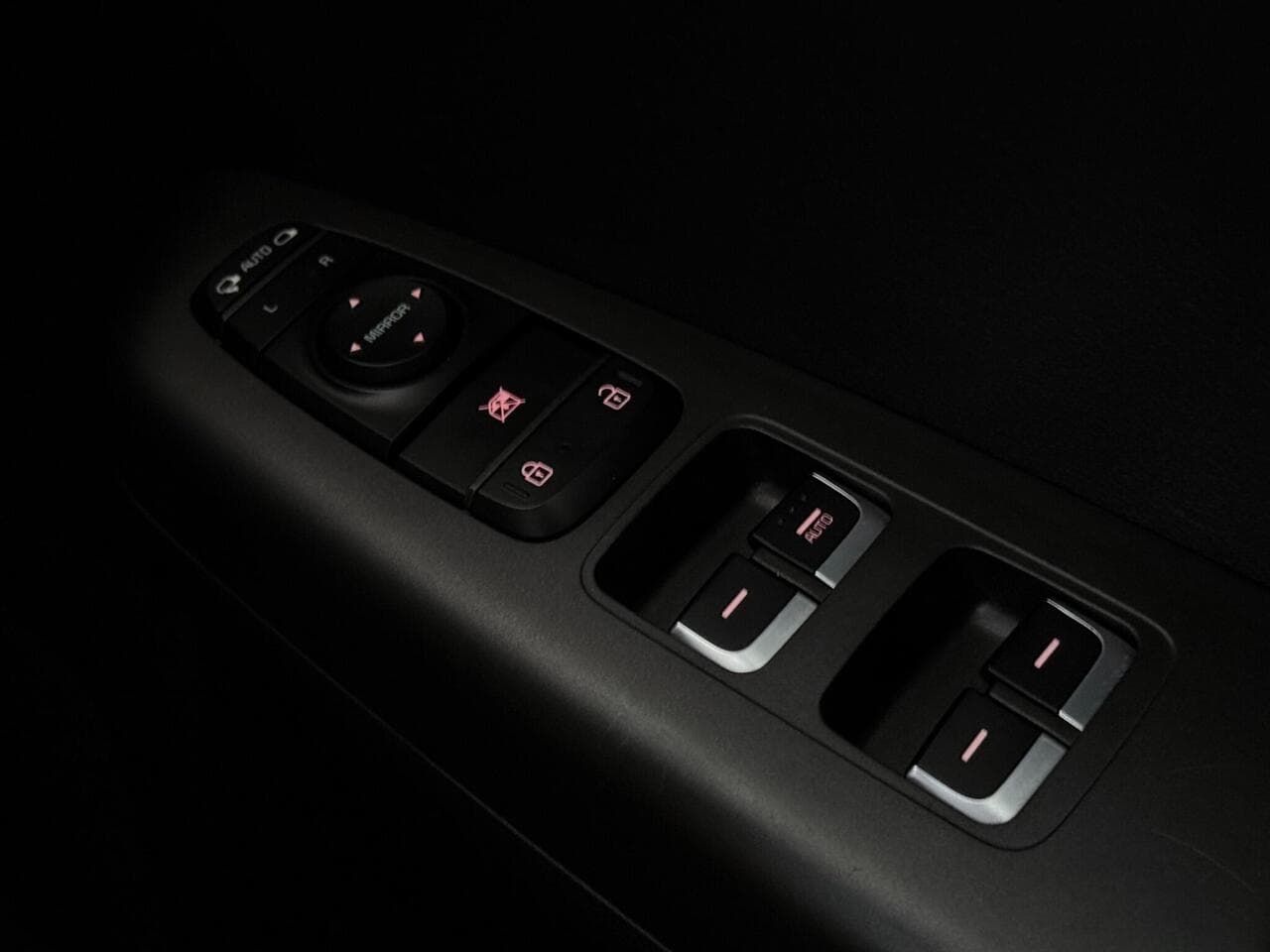 Kia Sportage thumbnail Misc Controls