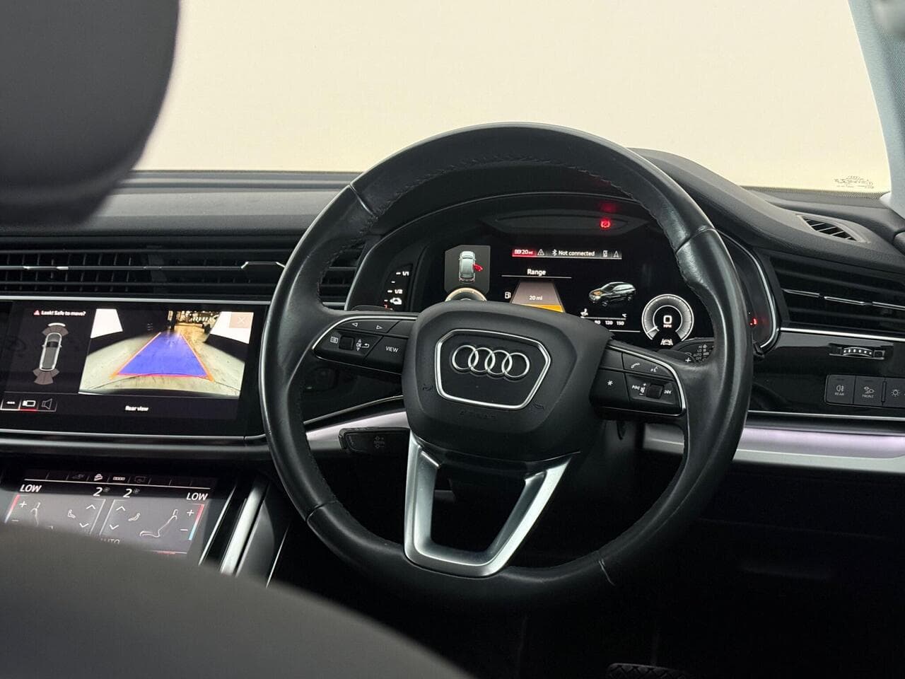 Audi Q7 thumbnail Steering Wheel