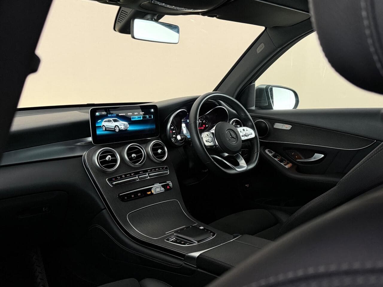 Mercedes-Benz GLC thumbnail Interior Front