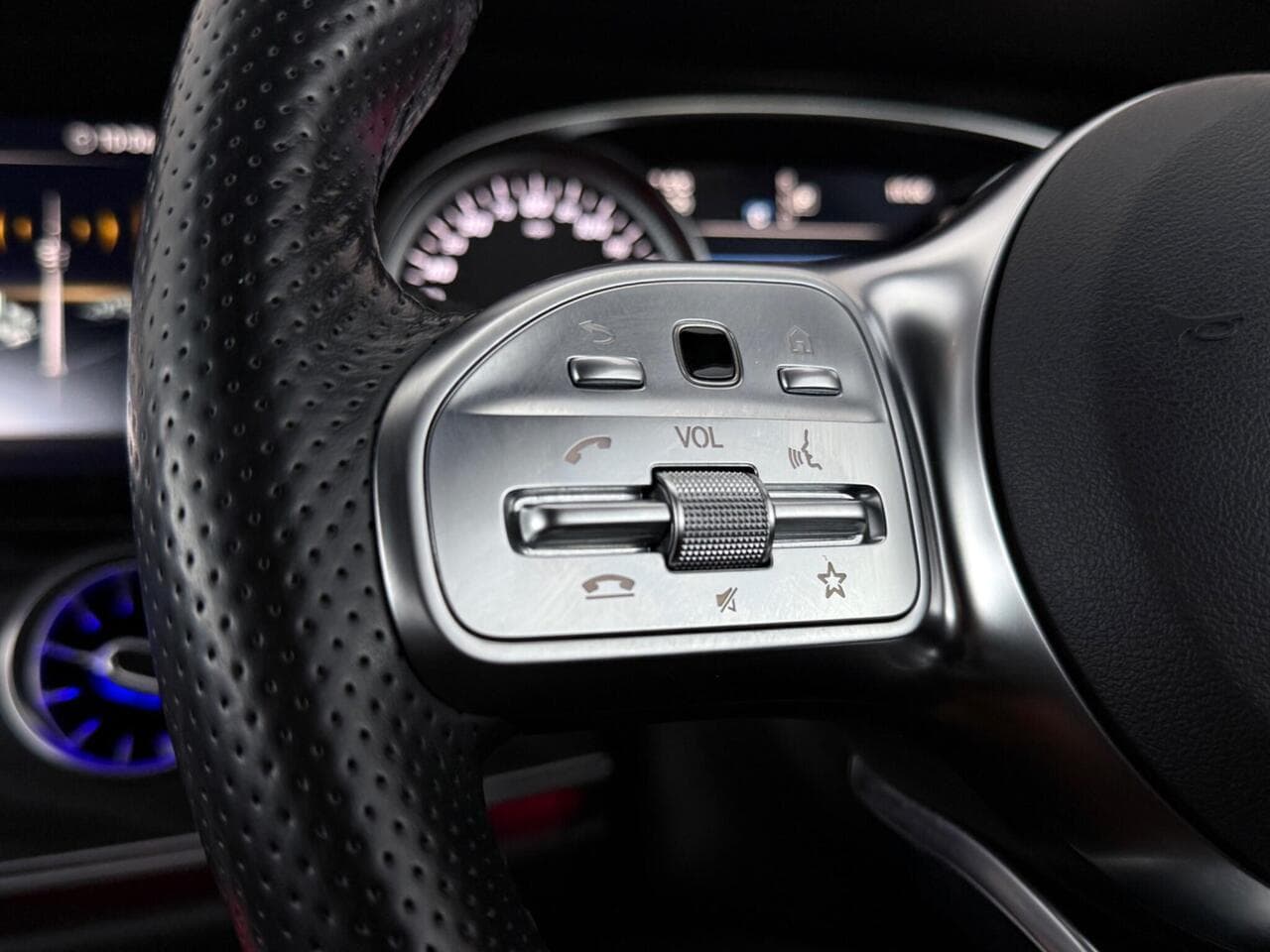 Mercedes-Benz E Class thumbnail Misc Controls