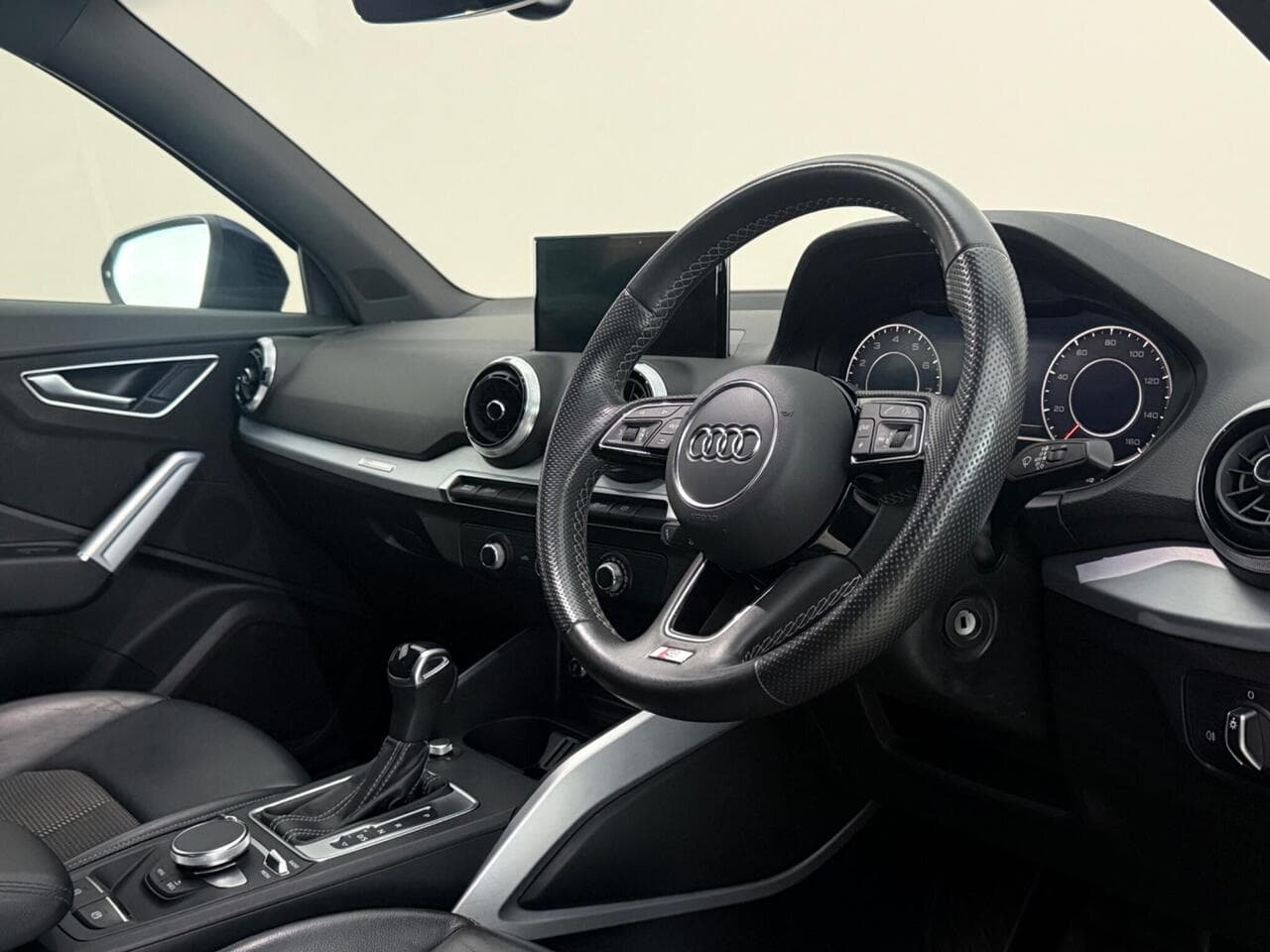 Audi Q2 thumbnail Interior Front