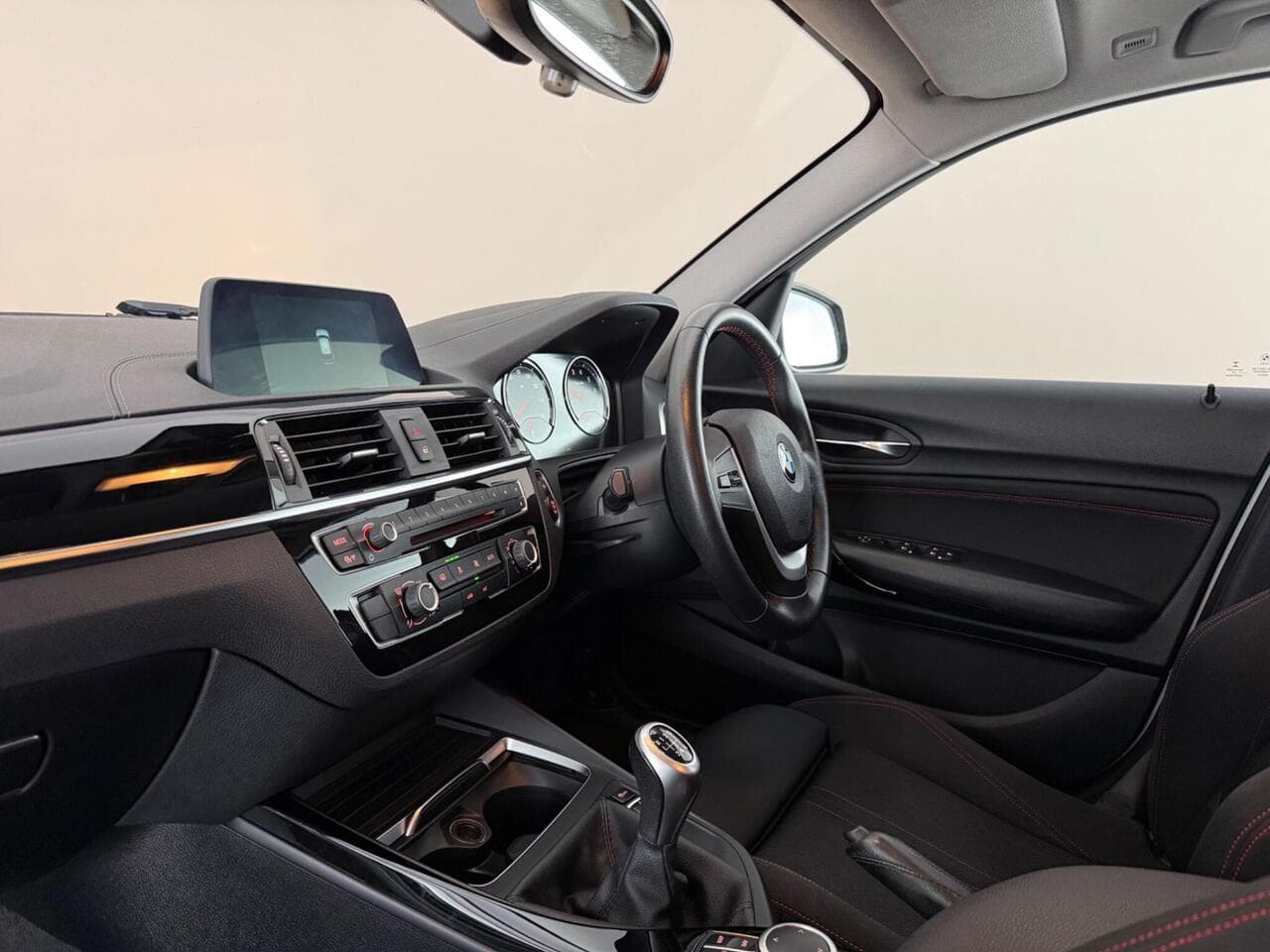 BMW 1 Series thumbnail Interior Front
