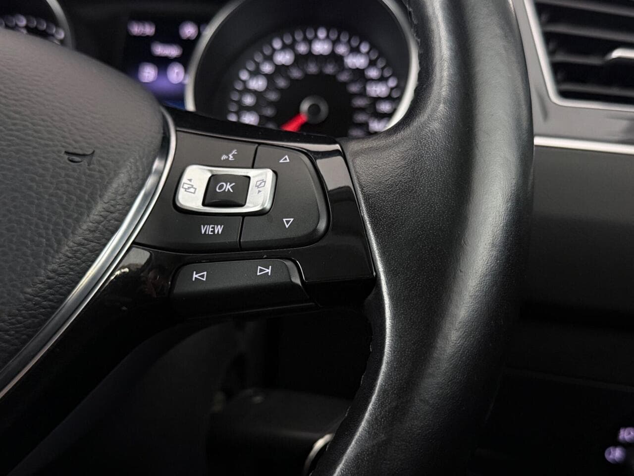 Volkswagen Tiguan Allspace thumbnail Misc Controls