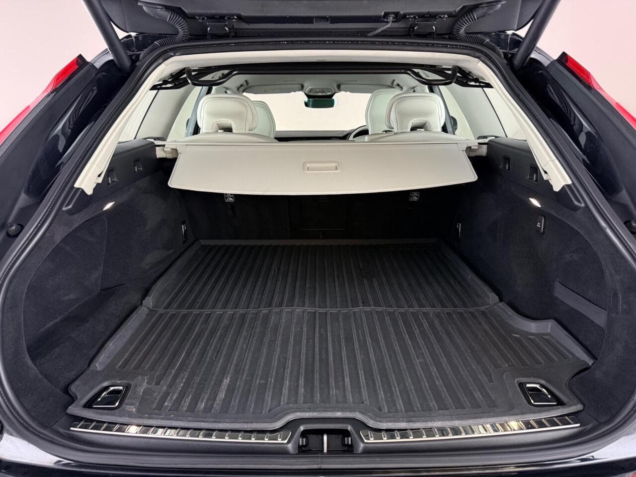 Volvo V90 Cross Country thumbnail Boot