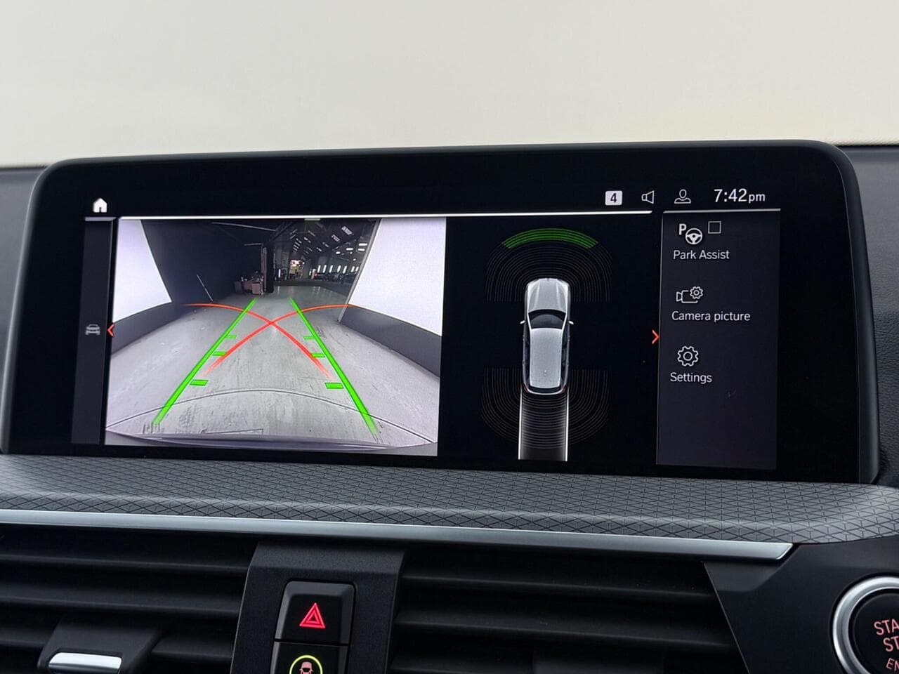 BMW X3 thumbnail Infotainment System