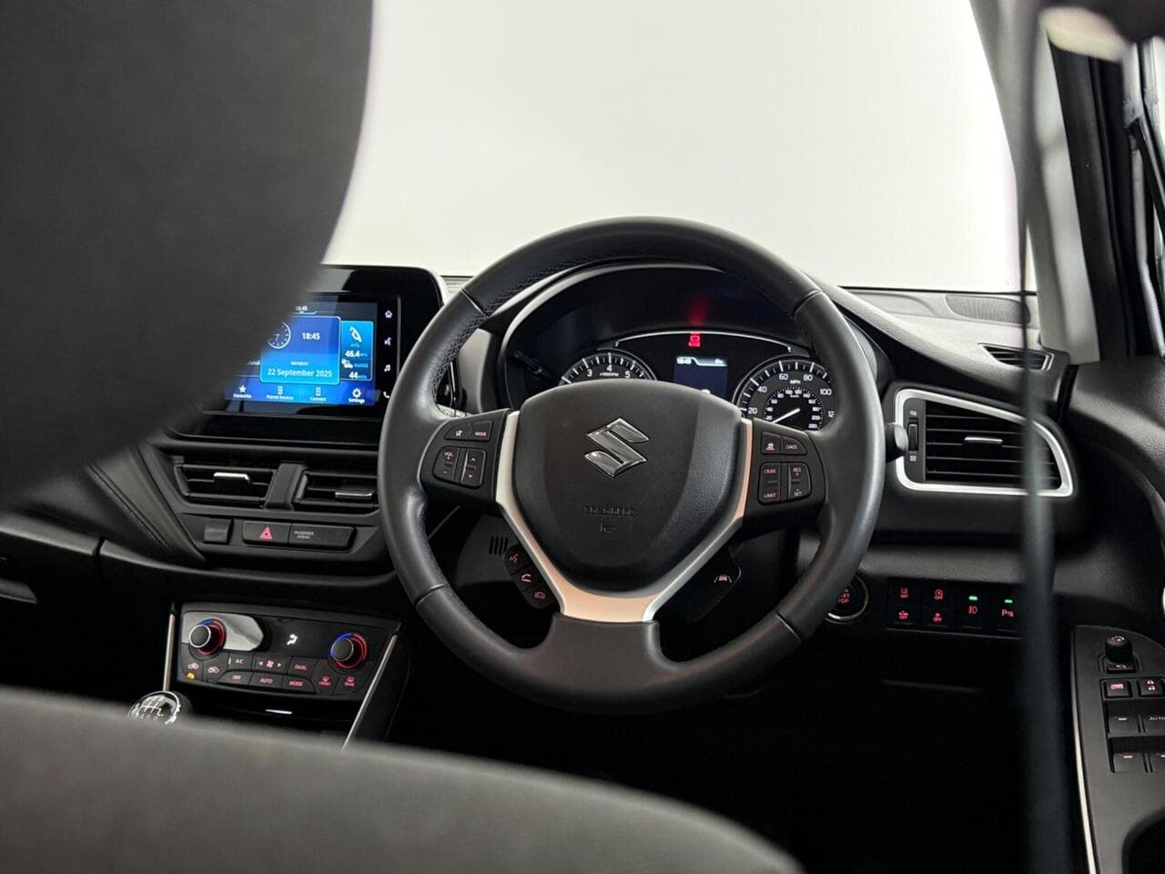 Suzuki S-Cross thumbnail Steering Wheel