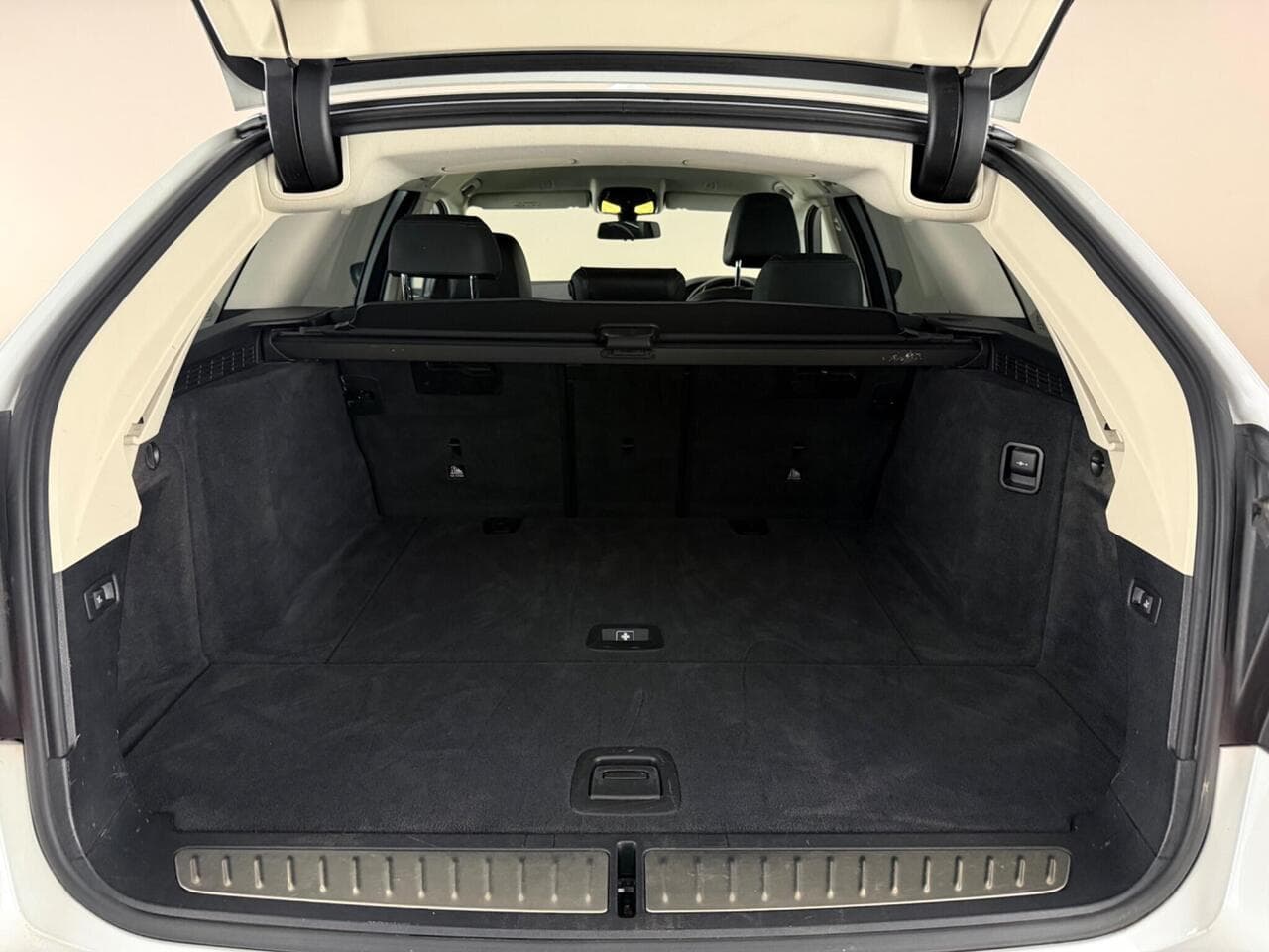 BMW 5 Series thumbnail Boot