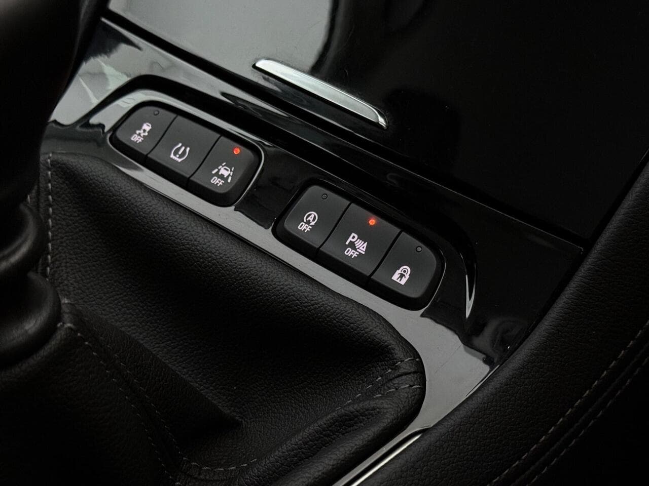 Vauxhall Grandland X thumbnail Misc Controls