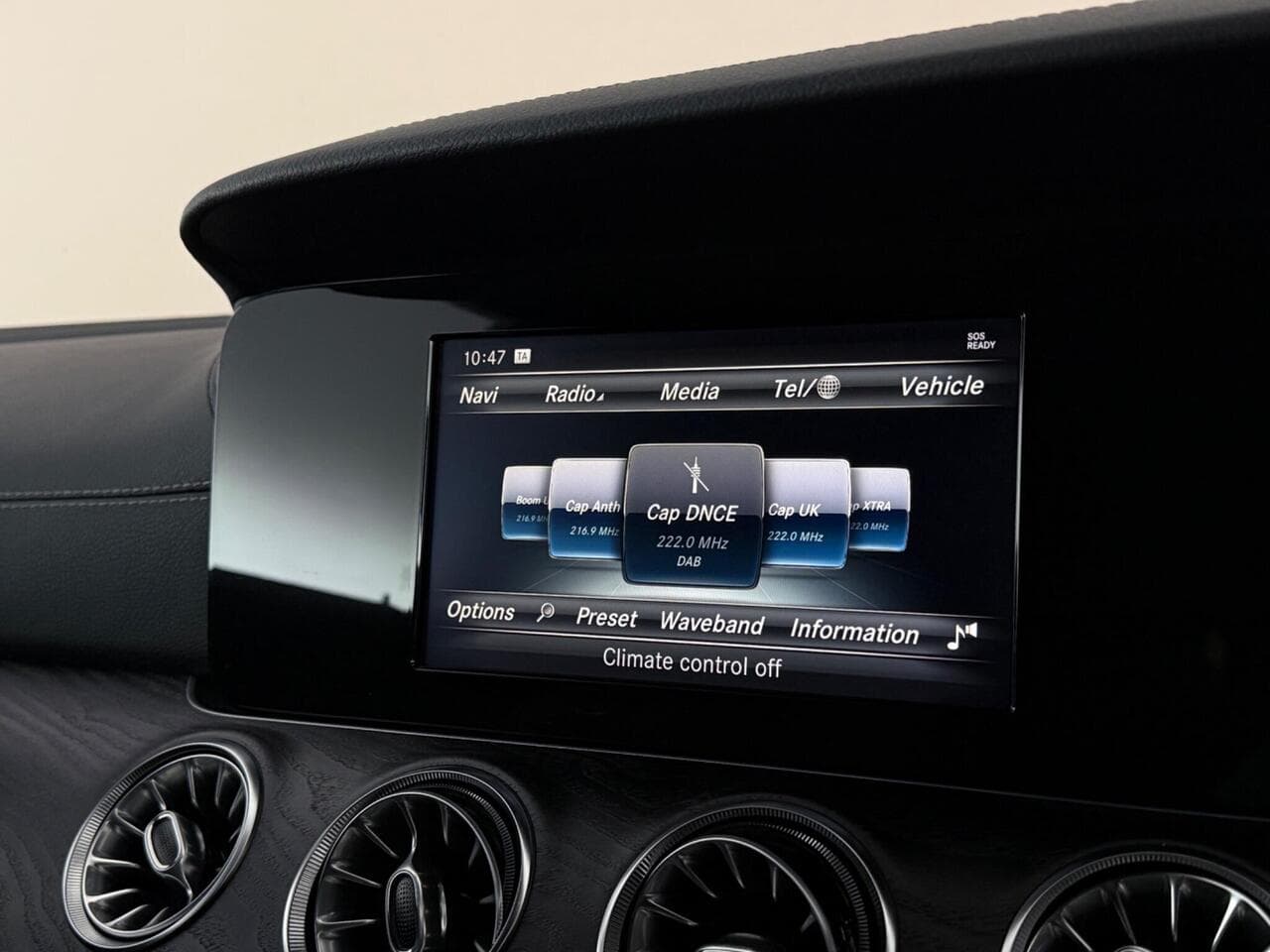 Mercedes-Benz E Class thumbnail Infotainment System