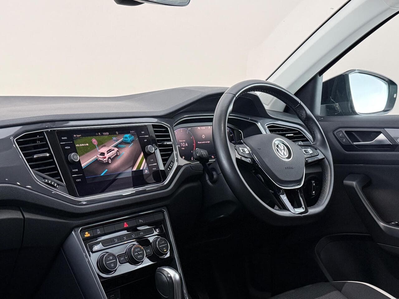 Volkswagen T-Roc thumbnail Interior Front