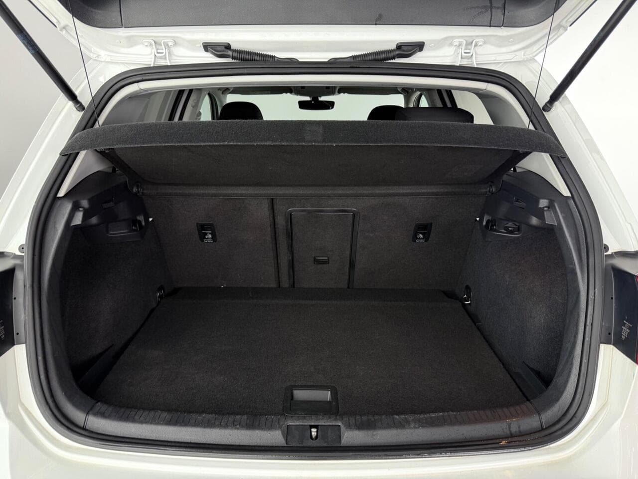 Volkswagen Golf thumbnail Boot