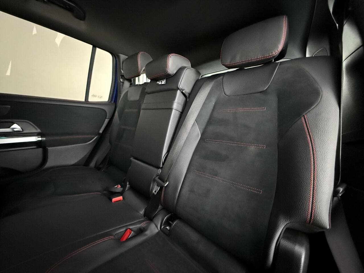 Mercedes-Benz GLB thumbnail Seats Rear