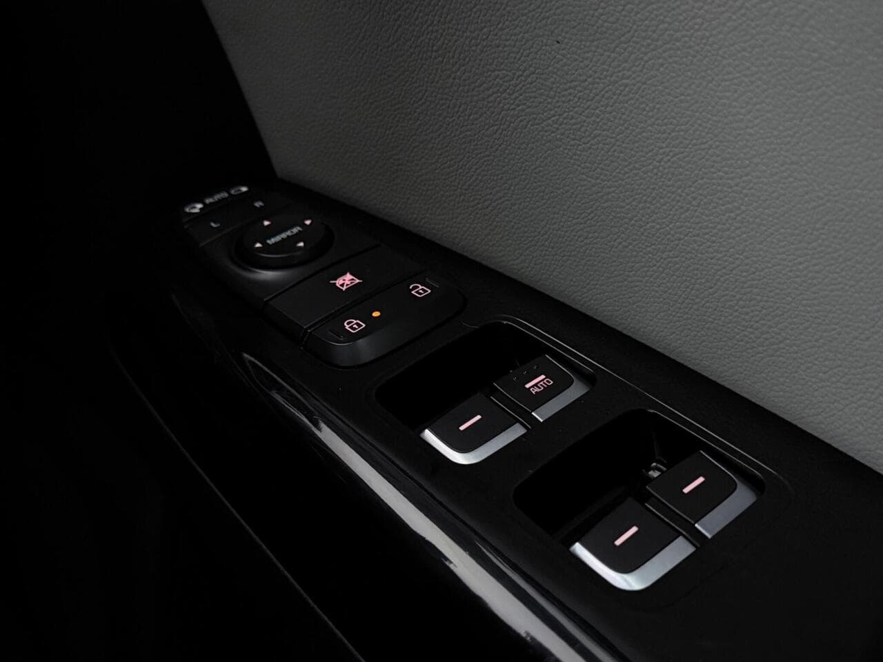 Kia Sportage thumbnail Misc Controls