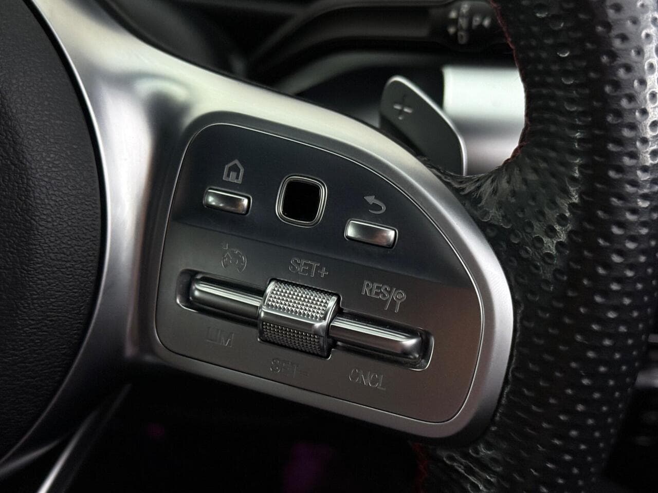 Mercedes-Benz GLB thumbnail Misc Controls