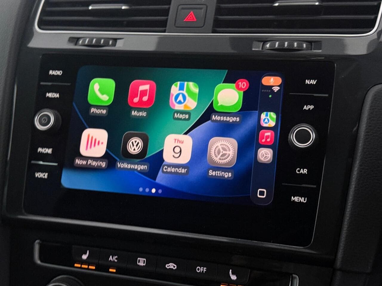 Volkswagen Golf thumbnail Infotainment System