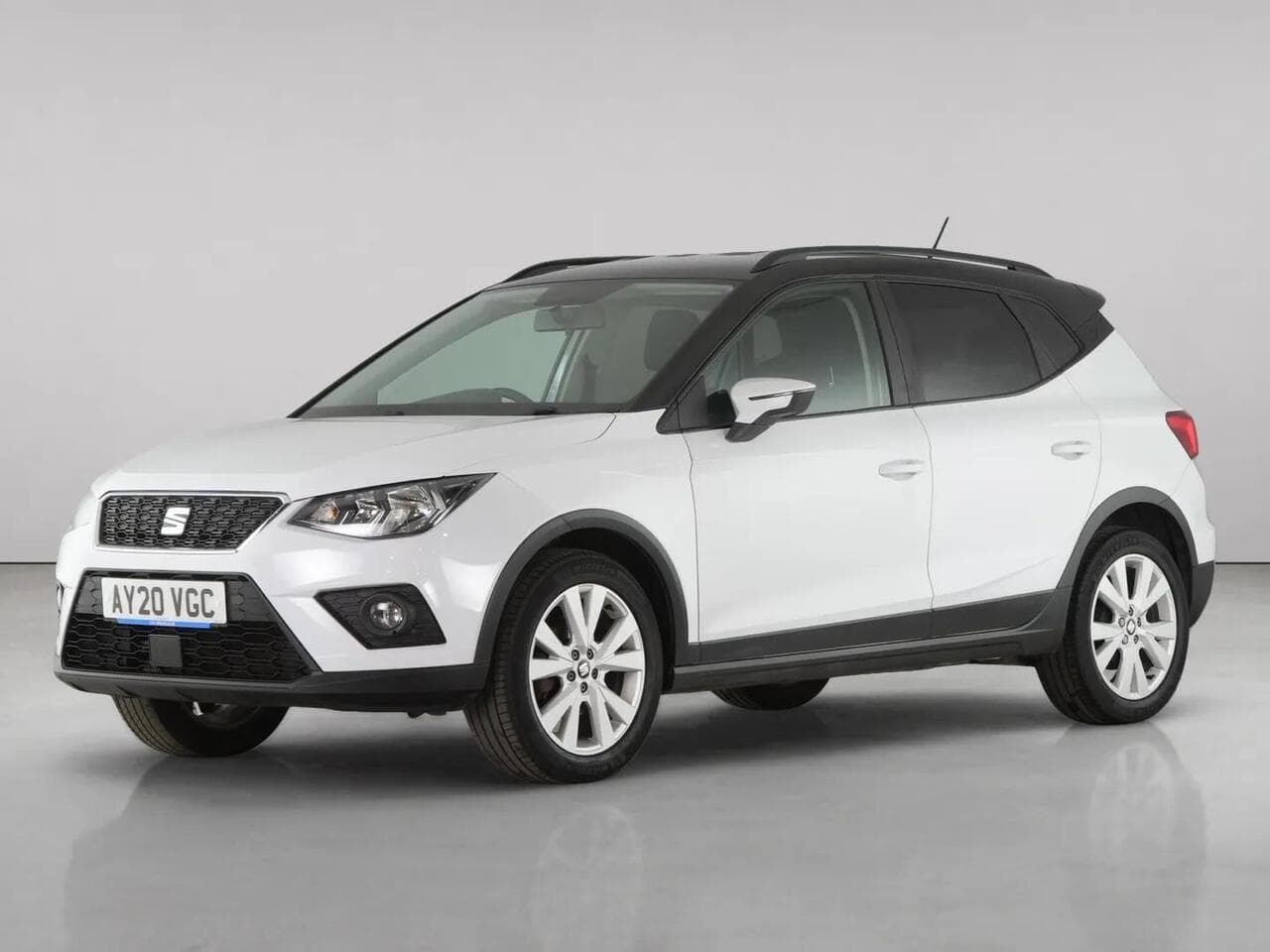 SEAT Arona thumbnail Front Left