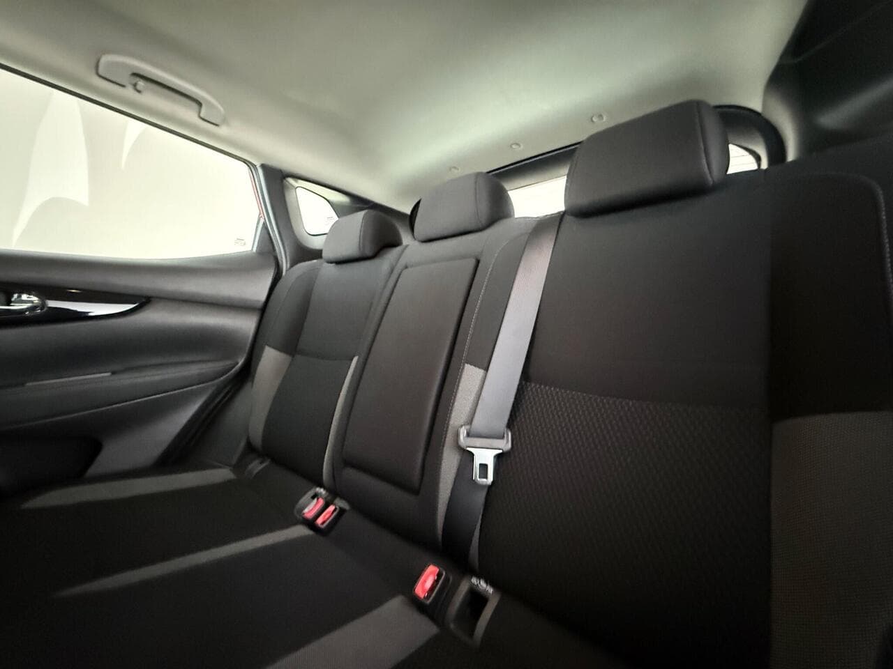 Nissan Qashqai thumbnail Seats Rear