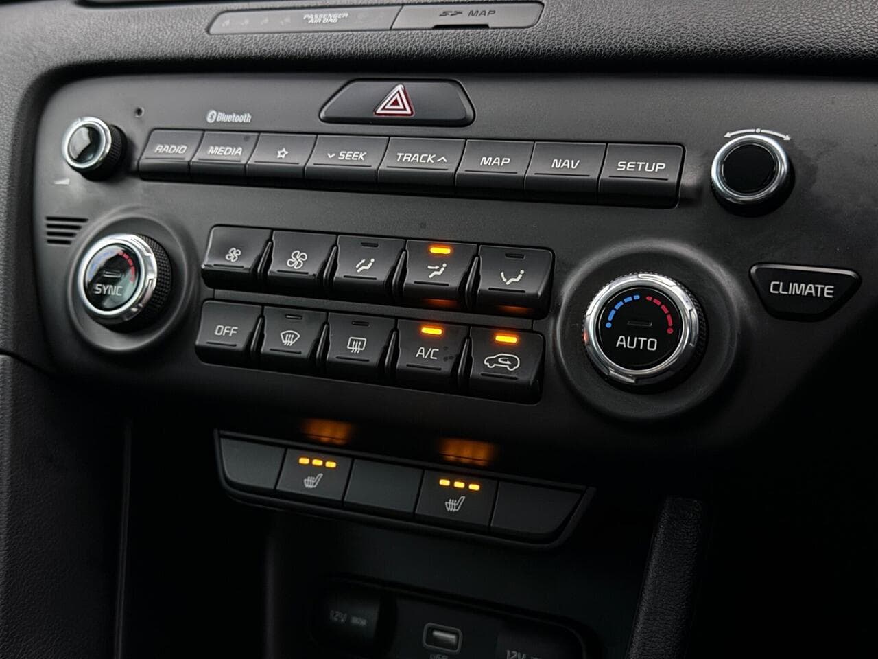 Kia Sportage thumbnail Interior Front