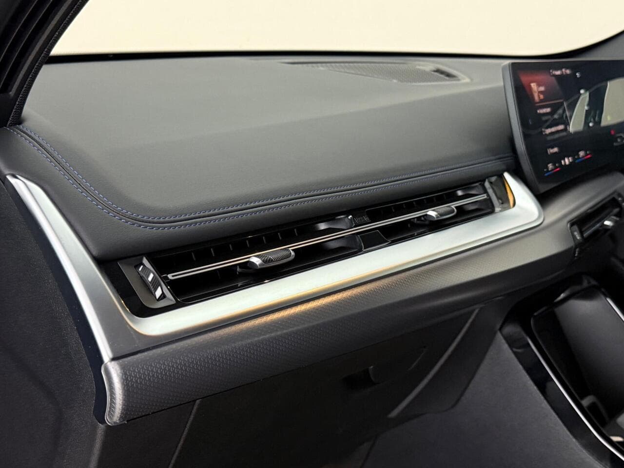BMW X1 thumbnail Glove Box