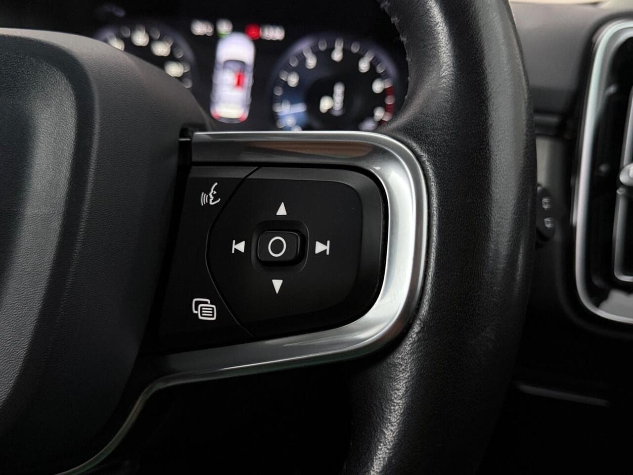 Volvo XC40 thumbnail Misc Controls
