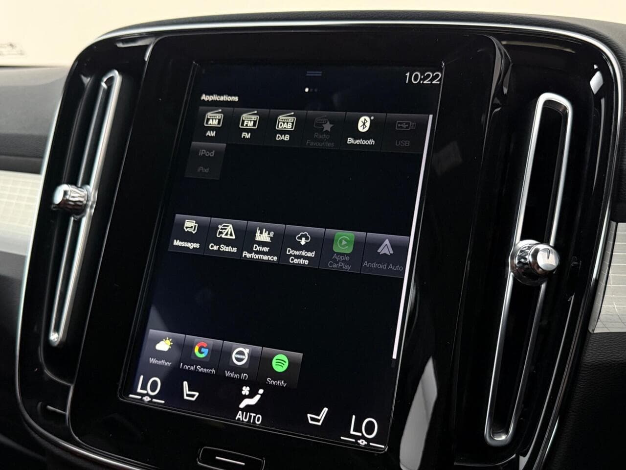 Volvo XC40 thumbnail Infotainment System