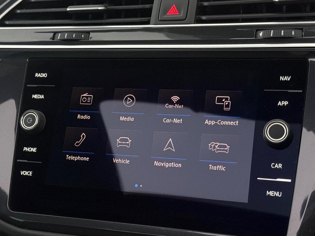 Volkswagen Tiguan thumbnail Infotainment System