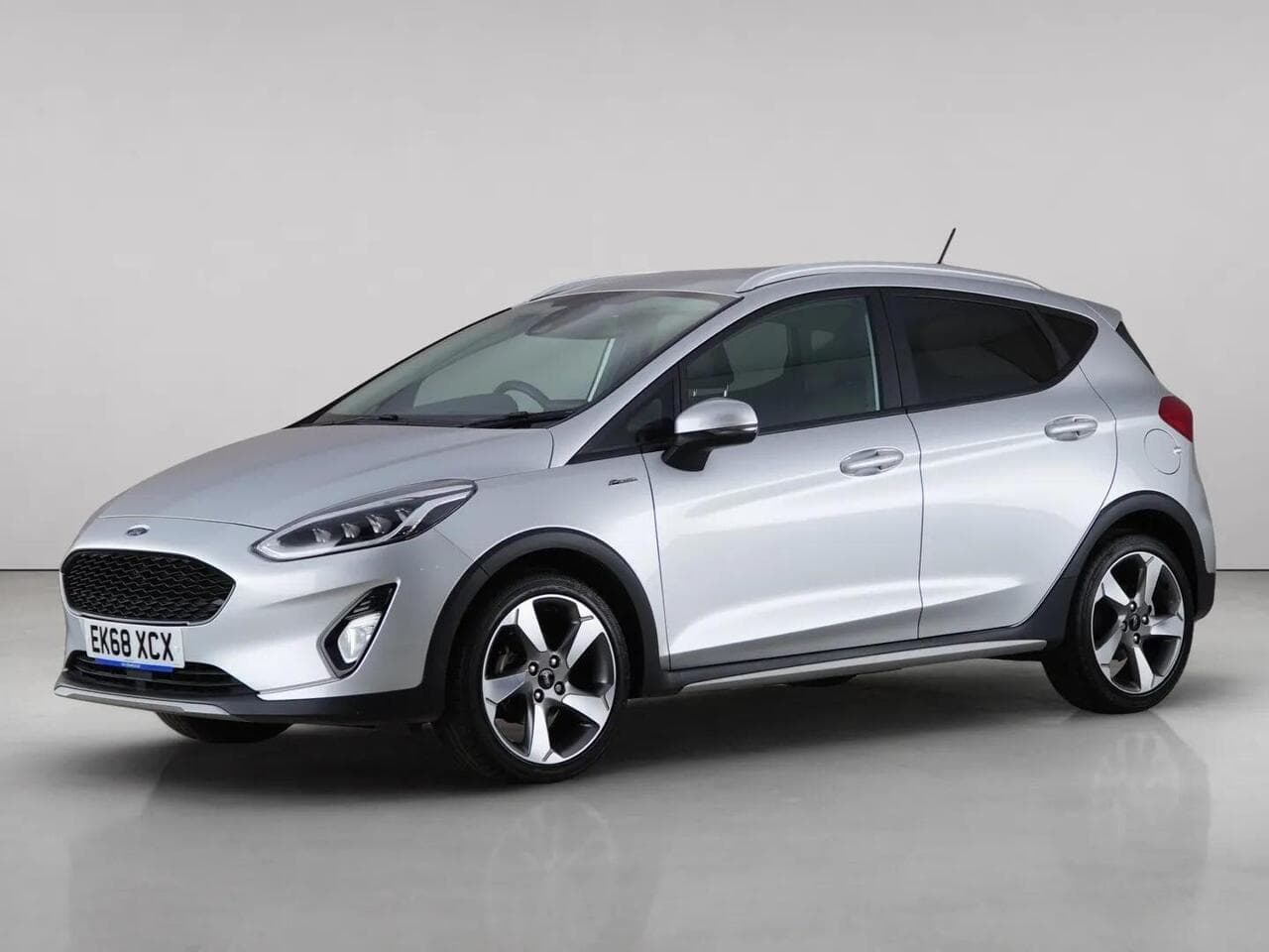 Ford Fiesta thumbnail Front Left