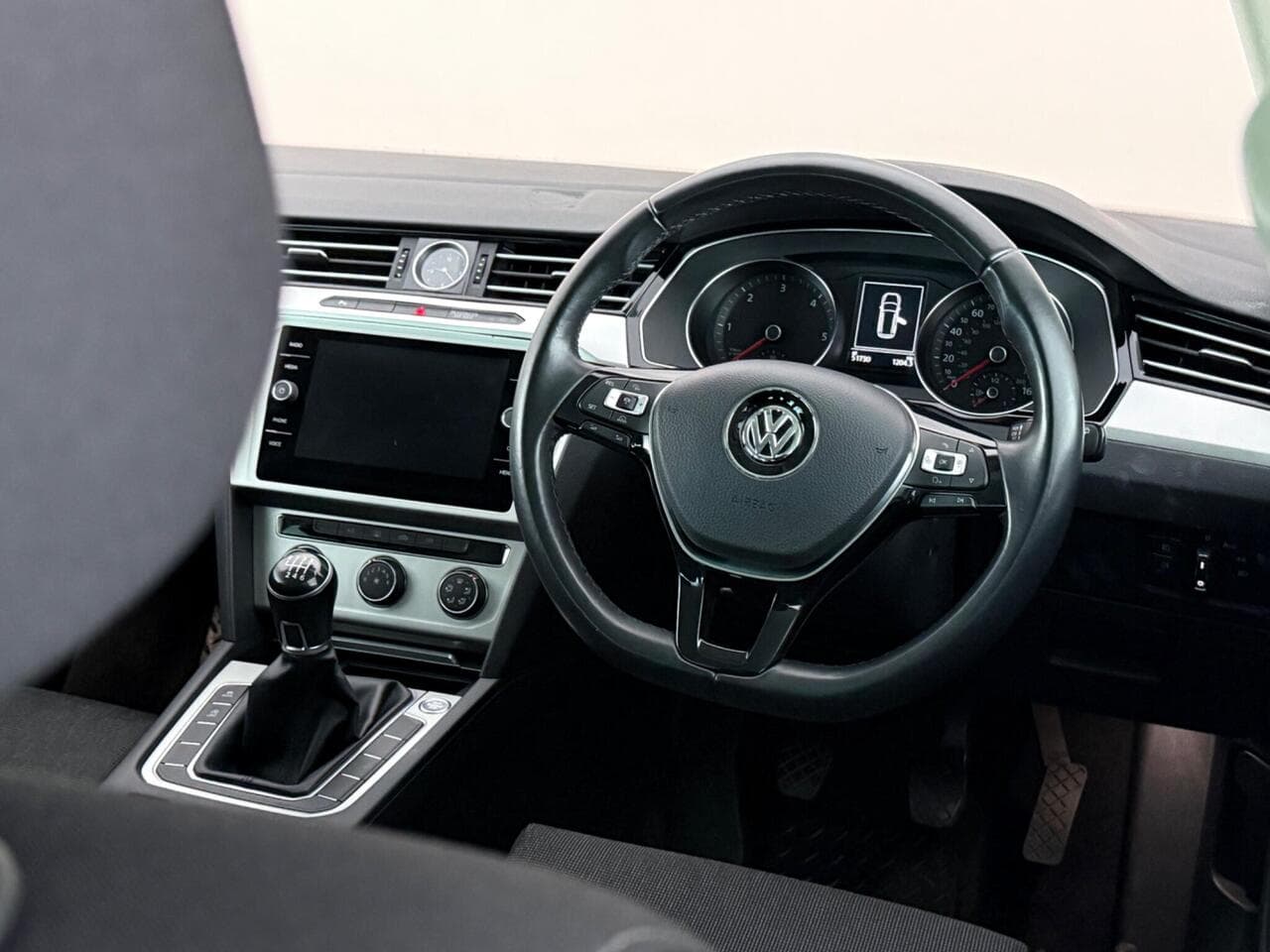Volkswagen Passat thumbnail Steering Wheel