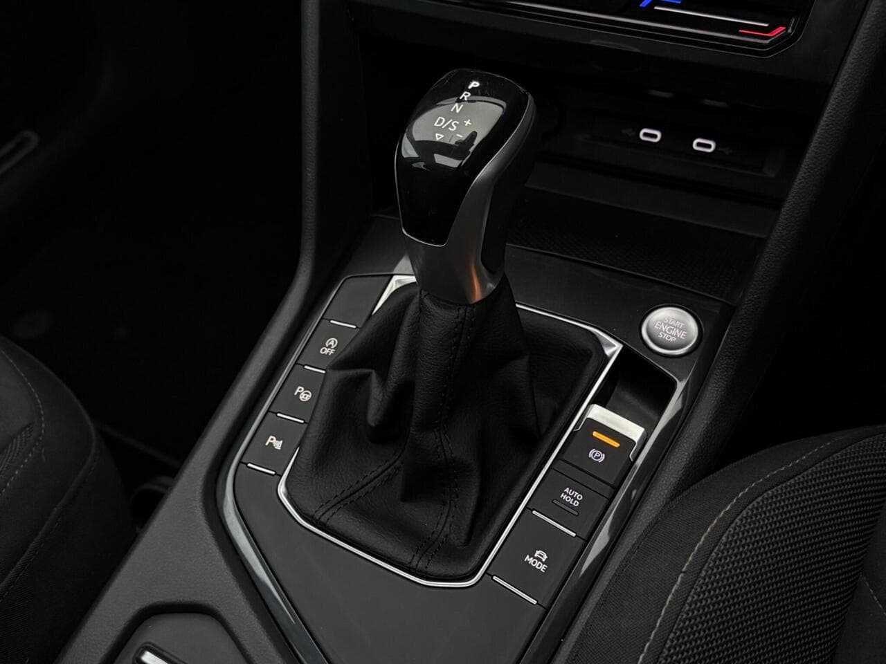 Volkswagen Tiguan thumbnail Interior Front