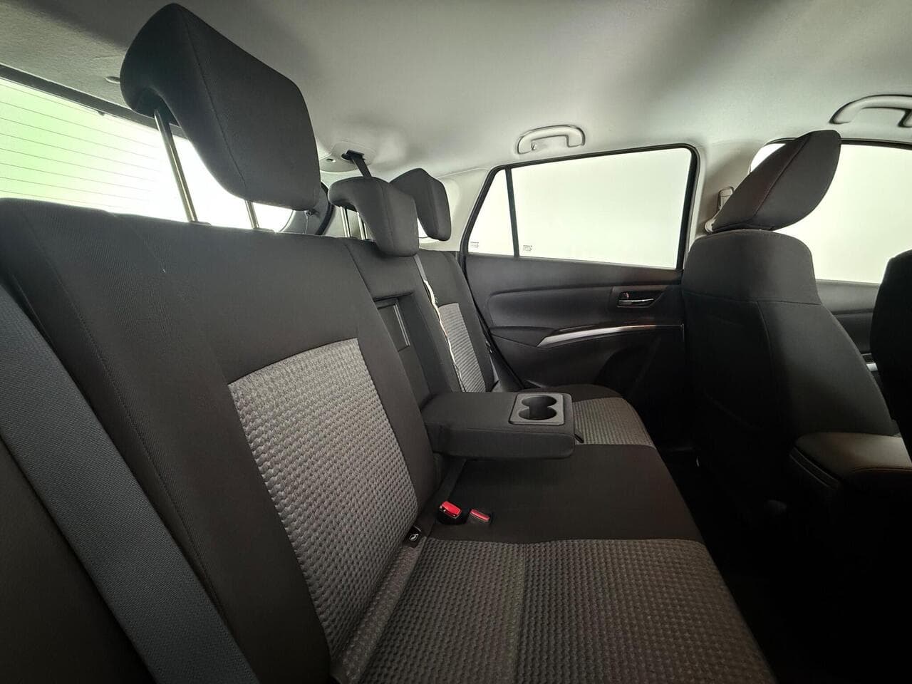Suzuki S-Cross thumbnail Seats Rear