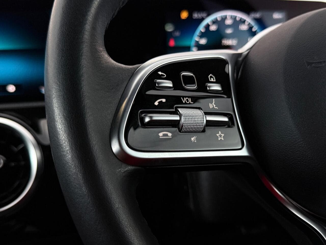 Mercedes-Benz A Class thumbnail Misc Controls