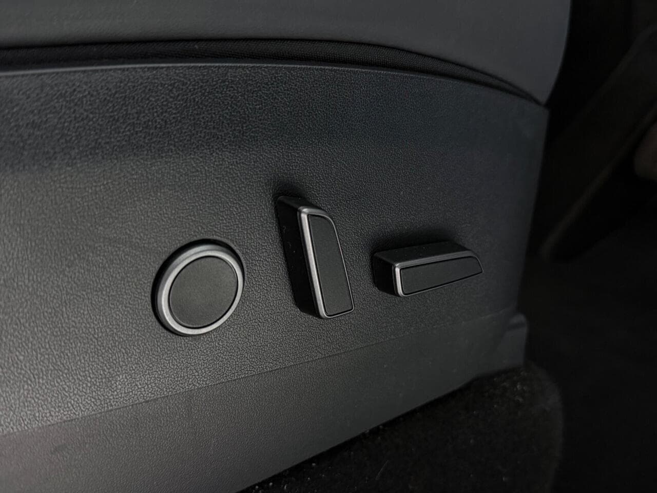 Tesla Model Y thumbnail Misc Controls