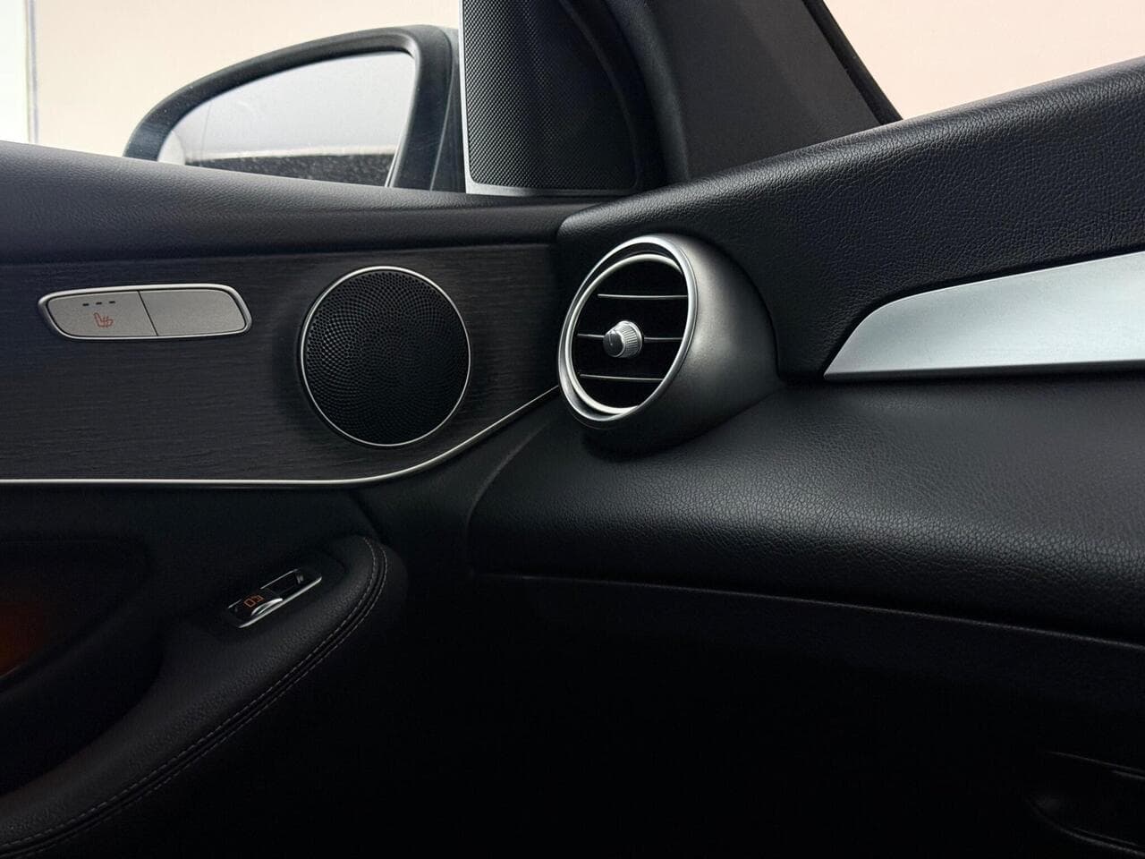 Mercedes-Benz GLC thumbnail Misc Controls