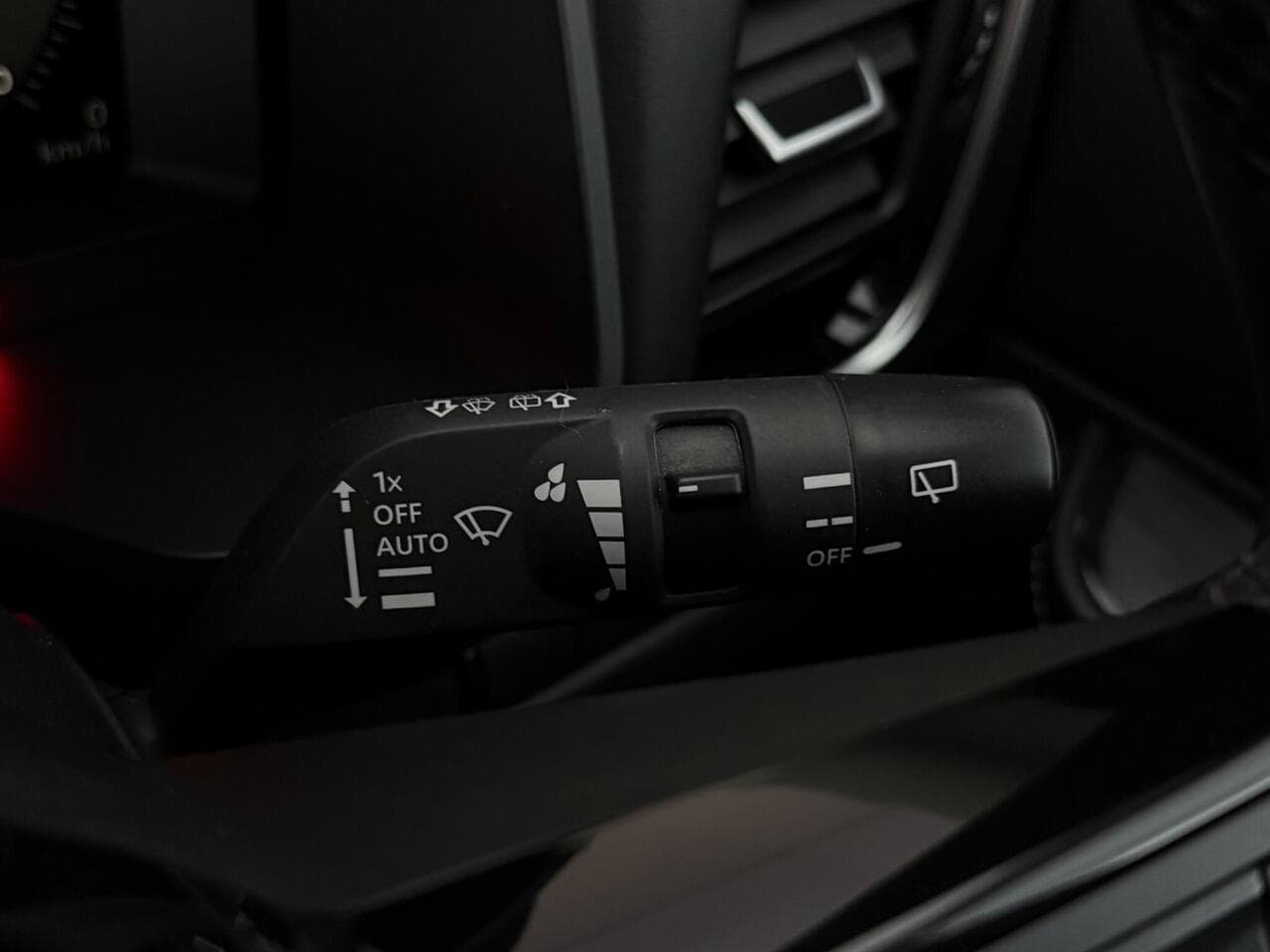 Nissan Qashqai thumbnail Misc Controls