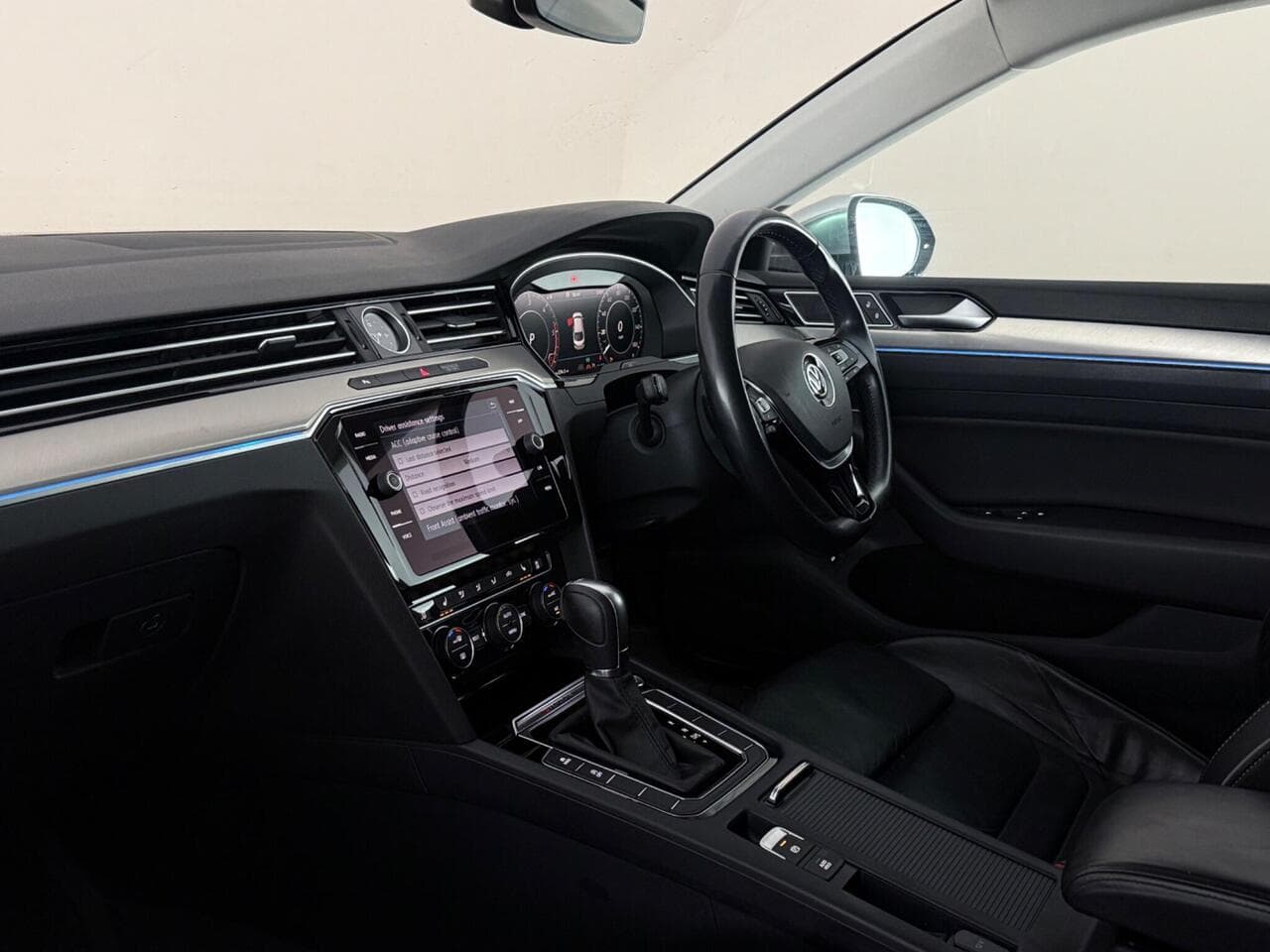 Volkswagen Arteon thumbnail Interior Front